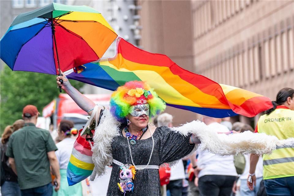 Buntes Fest für Toleranz und Verständnis - der CSD zog durch Düsseldorf.Benjamin Westhoff/dpa