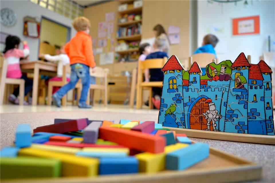 Buntes Treiben: Diese Kinder haben einen Kitaplatz. (Symbolfoto)Monika Skolimowska/dpa