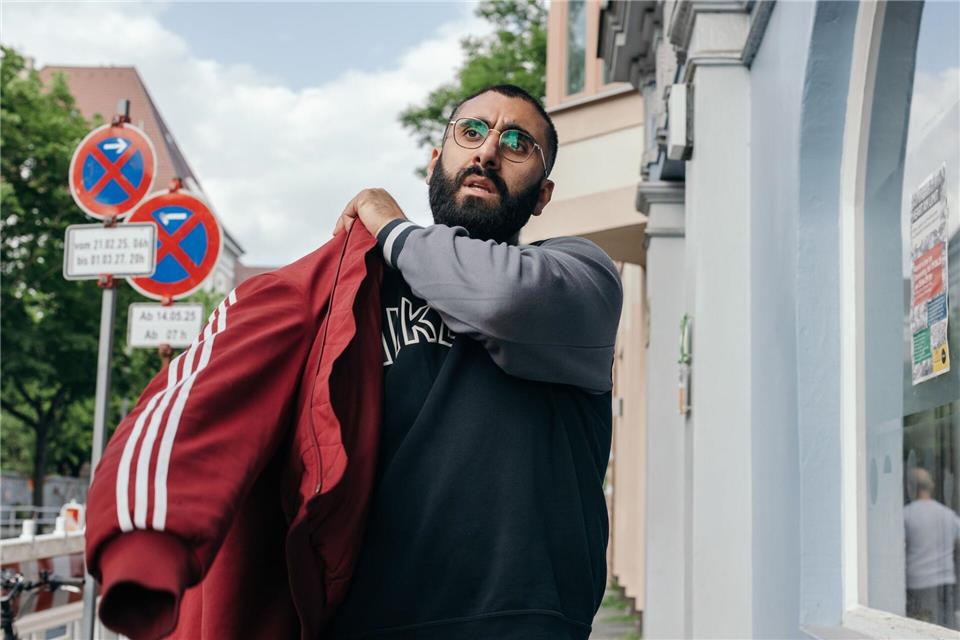 Burak hilft als Streetworker in Berlin Jugendlichen. Jens Gyarmaty/ZDF/dpa
