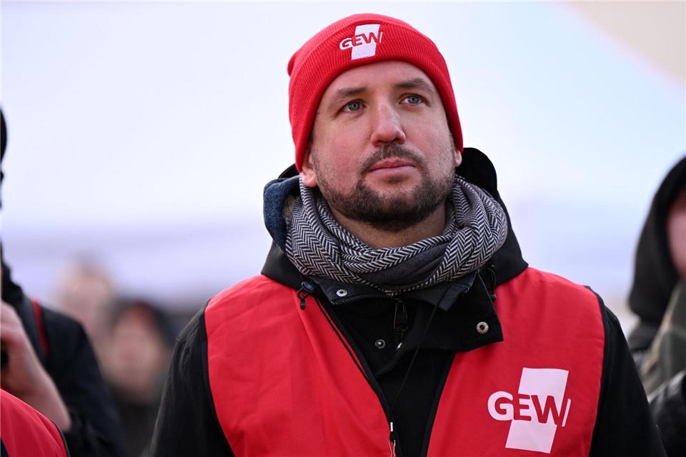 Burkhard Naumann, Landesvorsitzende der Bildungsgewerkschaft GEW kündigt weitere Streiks an. Jennifer Brückner/dpa