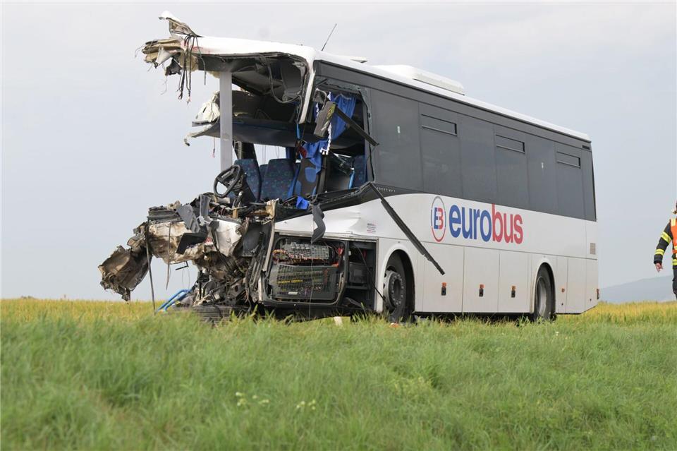 Bus kollidiert mit Lkw nahe Drienovec im Bezirk KošiceFrantišek Iván/TASR/dpa