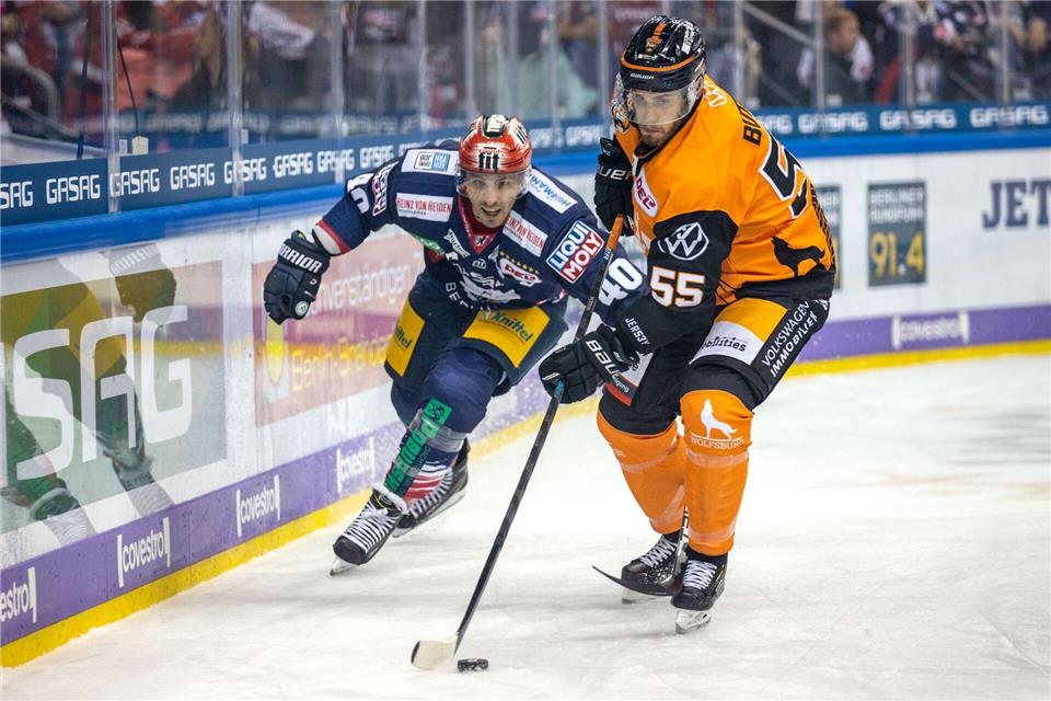 Button (r) verlängert in Augsburg. (Archivbild)Andreas Gora/dpa