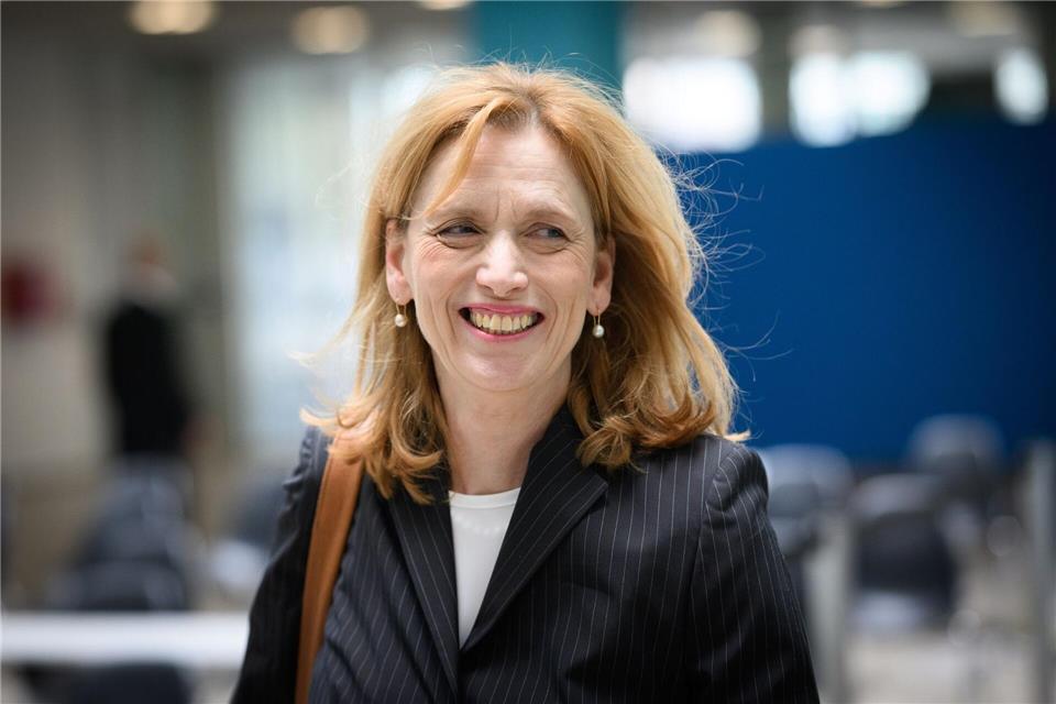 CDU-Bundesvize Karin Prien gilt als eine der profiliertesten Bildungspolitikerinnen in der Union. Seit 2017 ist sie Bildungsministerin in Schleswig-Holstein. Prien ist meinungsstark und scheut keine Debatte. (Archivbild)Bernd von Jutrczenka/dpa