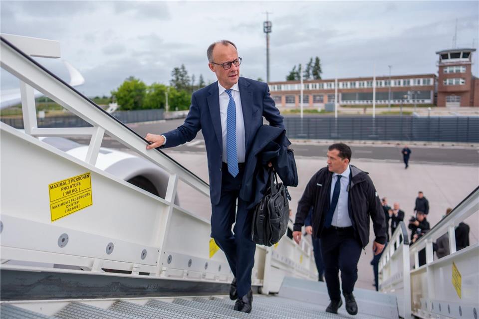 CDU-Chef Friedrich Merz steht vor seiner bislang längsten Auslandsreise als Bundeskanzler. (Archivbild)Michael Kappeler/dpa