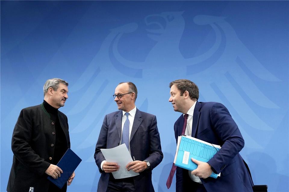 CDU-Chef Merz, SPD-Chef Klingbeil und CSU-Chef Söder loben am Morgen danach ihre eigenen Beschlüsse.Michael Kappeler/dpa