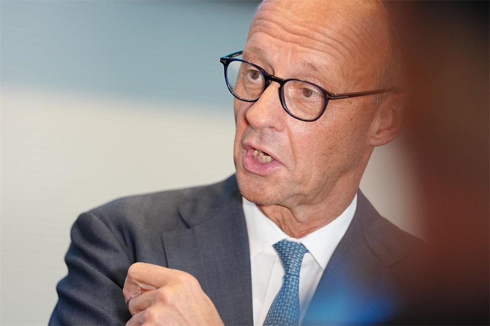 CDU-Chef und Kanzler Friedrich Merz nach Sitzungen der Parteispitze in Berlin.Kay Nietfeld/dpa