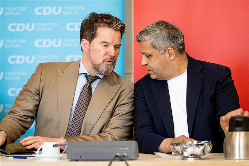 CDU-Fraktionschef Dirk Stettner (l) und SPD-Fraktionsvorsitzender Raed Saleh wollen bis zum Sommer noch ein Dutzend Gesetze verabschieden lassen. Fabian Sommer/dpa