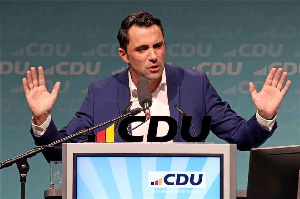 CDU-Partei- und Fraktionschef Daniel Peters ist auch Spitzenkandidat seiner Partei für die Landtagswahl am 20. September. (Archivbild)Bernd Wüstneck/dpa