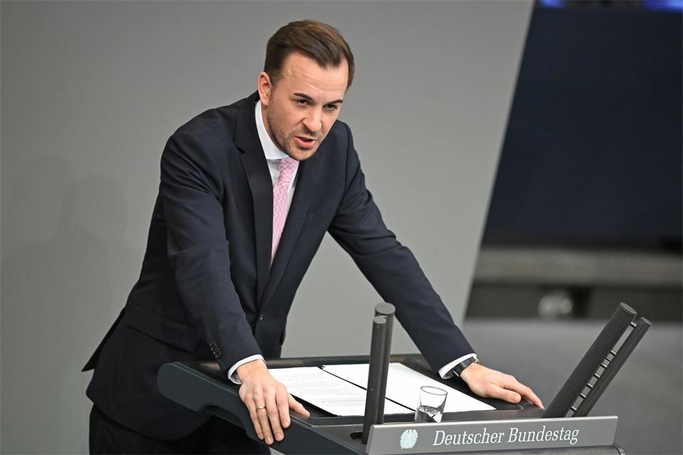 CDU-Politiker Ernst kann sich eine Trennung von Parteivorsitz und Kanzlerschaft vorstellen. (Archivbild)Elisa Schu/dpa
