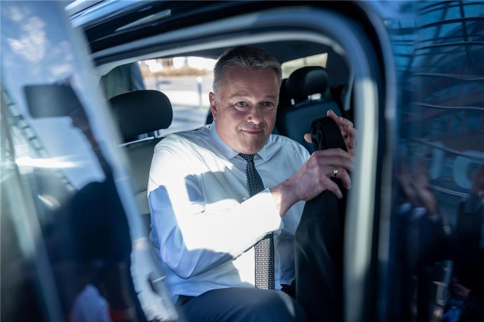 CDU-Spitzenkandidat Gordon Schnieder will der SPD Zeit für die Sondierungsgespräche für eine Regierungsbildung in Rheinland-Pfalz geben. Michael Kappeler/dpa