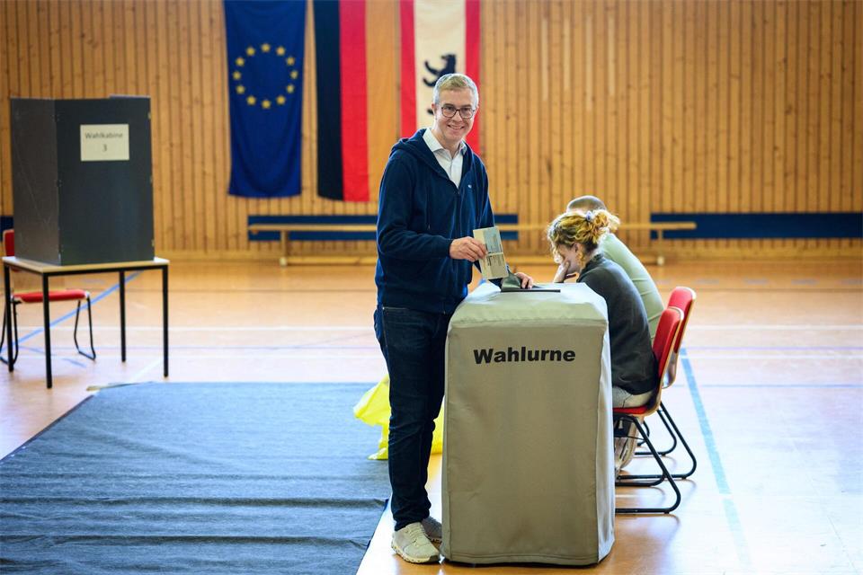 CDU-Spitzenkandidat Stefan Evers hat gewählt.Bernd von Jutrczenka/dpa
