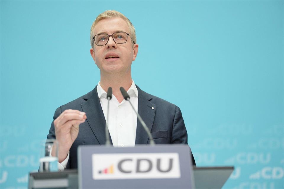 CDU-Spitzenkandidat Stefan Evers kann sich nach der Berlin-Wahl Gespräche mit den Parteien der Mitte vorstellen. Kay Nietfeld/dpa