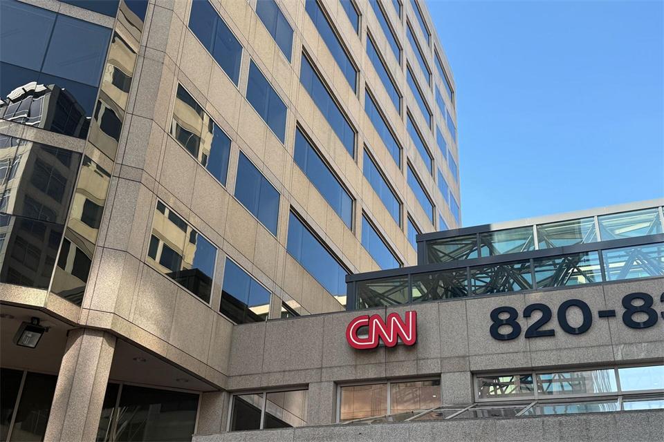 CNN hätte den Präsidenten eigentlich am Montag nach New York begleitet. (Archivbild)Anna Ringle/dpa