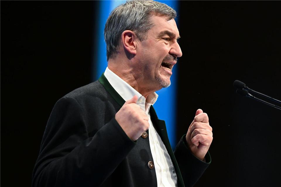 CSU-Chef Söder hält weiter an der Einführung der Wehrpflicht fest. Sven Hoppe/dpa