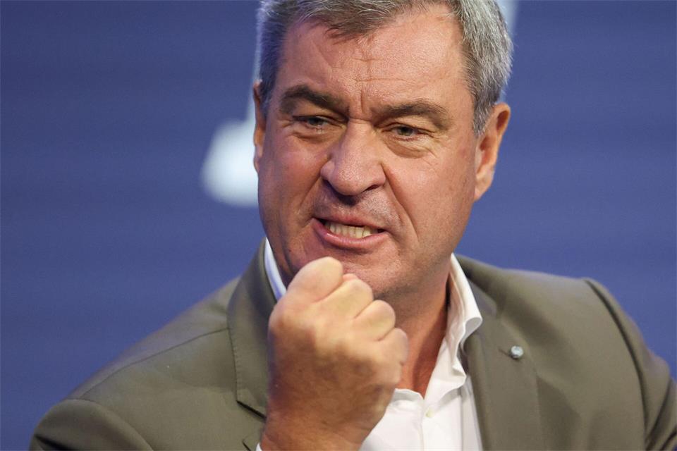 CSU-Chef Söder sagt einer „Roten Front“ in Berlin den Kampf an.Christoph Reichwein/dpa