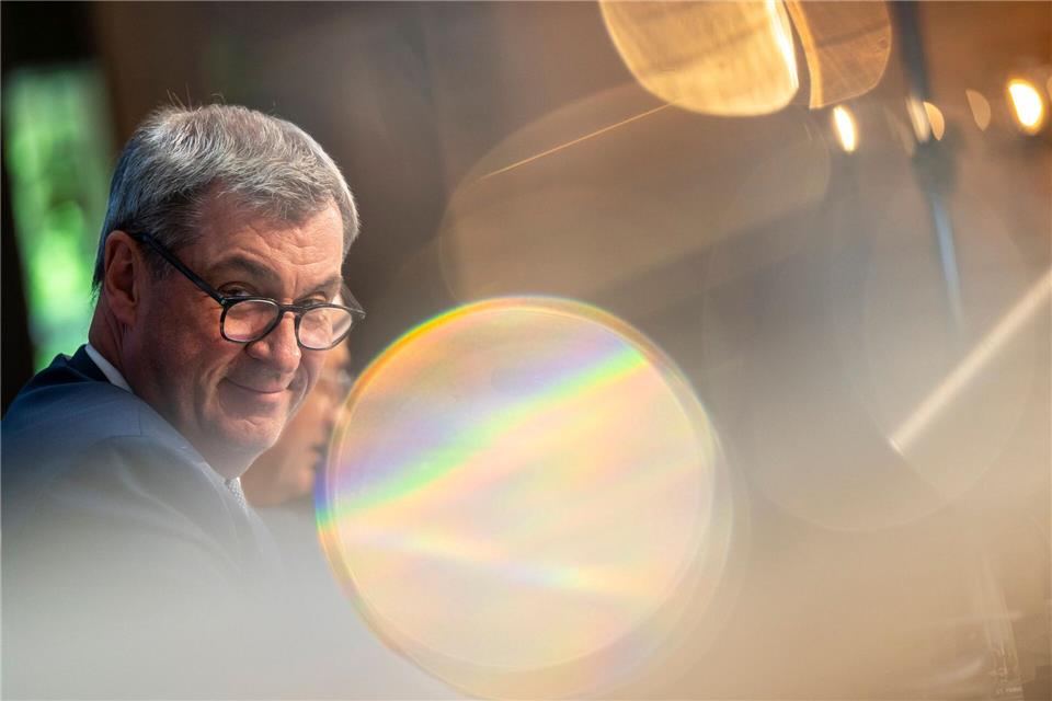 CSU-Chef Söder warnt vor dramatischen Folgen für den Wohlstand in Deutschland, wenn es nicht gelingt, die kriselnde Autoindustrie im Land wieder auf Erfolgskurs zu bringen.Peter Kneffel/dpa