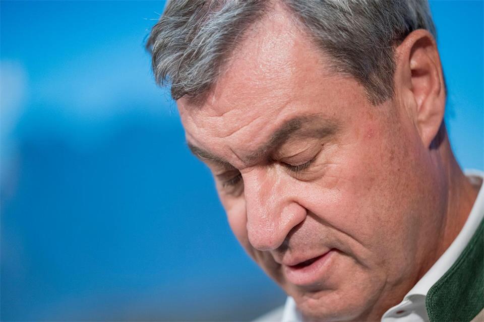 CSU-Chef Söder würde die AfD zwar auch am liebsten verbieten, aber er zweifelt an einem Verbotsverfahren.Peter Kneffel/dpa