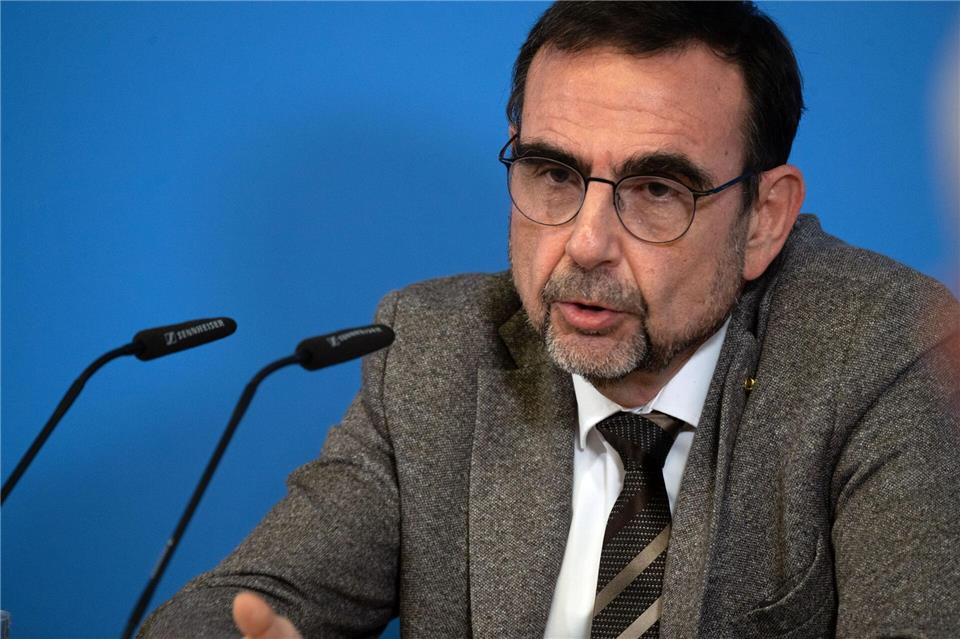 CSU-Fraktionschef Holetschek will die Kassenbeiträge von Bürgergeldempfängern zumindest teilweise aus dem Bundeshaushalt finanzieren. (Archivbild) Pia Bayer/dpa