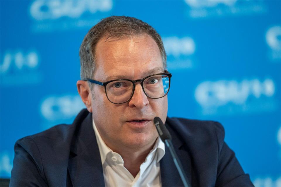 CSU-Generalsekretär Huber poltert seit Tagen gegen die Sondierungen von SPD, Grünen und Linkspartei in Berlin. Jetzt fordert er den sofortigen Abbruch. (Archivbild)Peter Kneffel/dpa