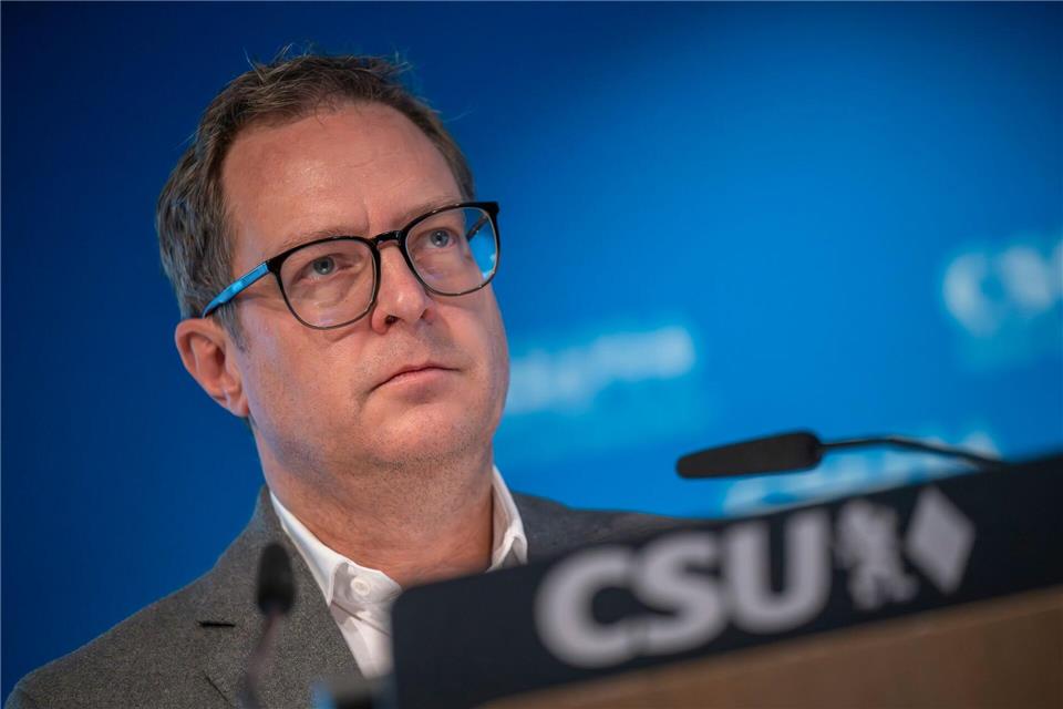 CSU-Generalsekretär Hubert wirft dem neuen Chef der Linken, Pantisano, einen katastrophalen Fehlstart vor und fordert seinen Rücktritt.Peter Kneffel/dpa
