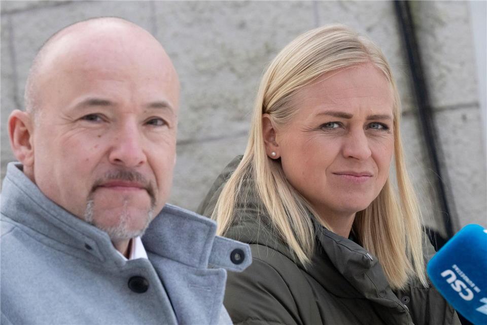 CSU-Landesgruppenchef Alexander Hoffmann - hier beim Treffen mit der finnischen Außenministerin Valtonen, ist strikt gegen jede Form von höheren Abgaben bei Erbschaften. Peter Kneffel/dpa