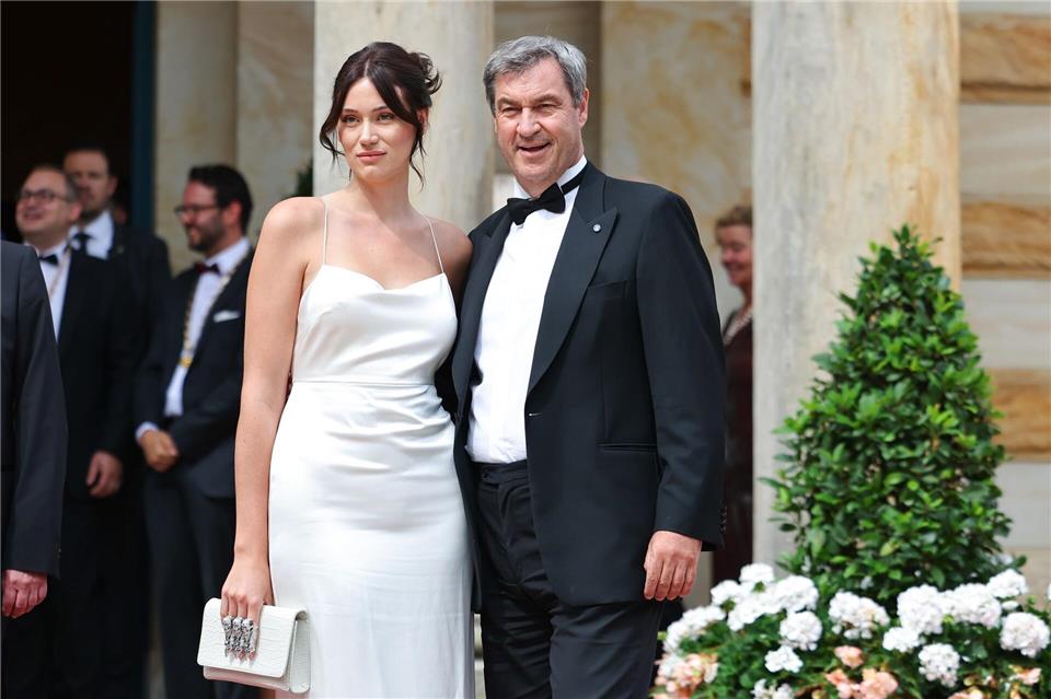 CSU-Politiker Markus Söder und seine Tochter Gloria-Sophie Burkandt geben derzeit Einblick in ihre Vater-Tochter-Beziehung. (Archivbild)Daniel Karmann/dpa
