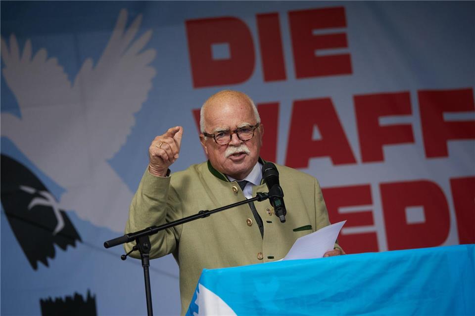 CSU-Urgestein Peter Gauweiler ist für unkonventionelle Aussagen bekannt. (Archivbild)Jörg Carstensen/dpa