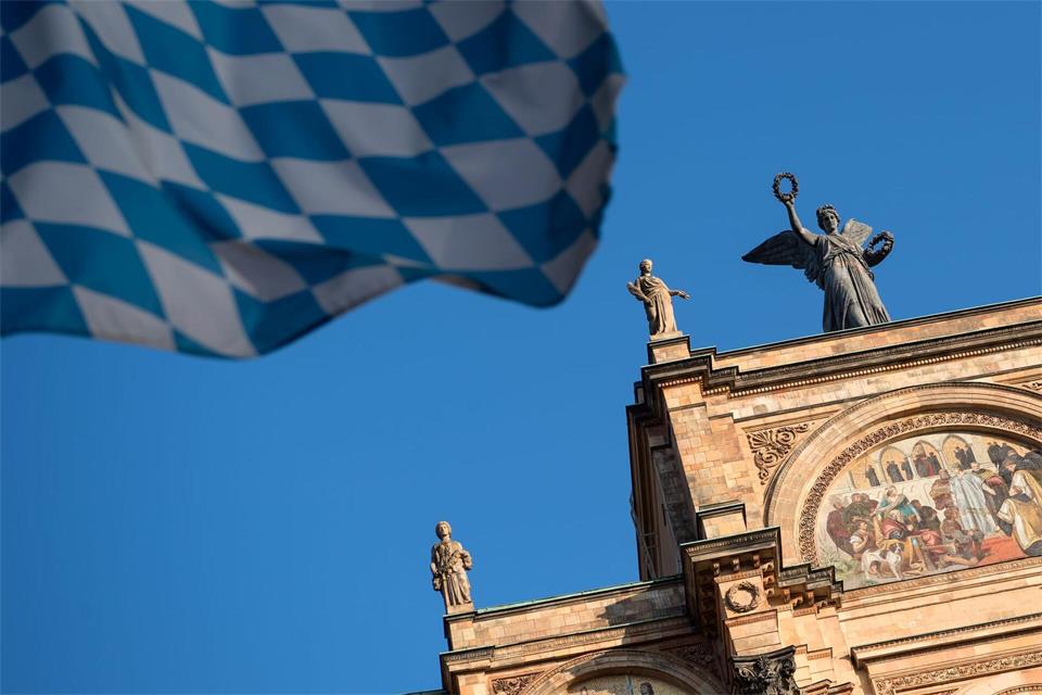 CSU und Freie Wähler wollen ein freiwilliges „Bayernjahr“ etablieren. (Archivbild)Sven Hoppe/dpa