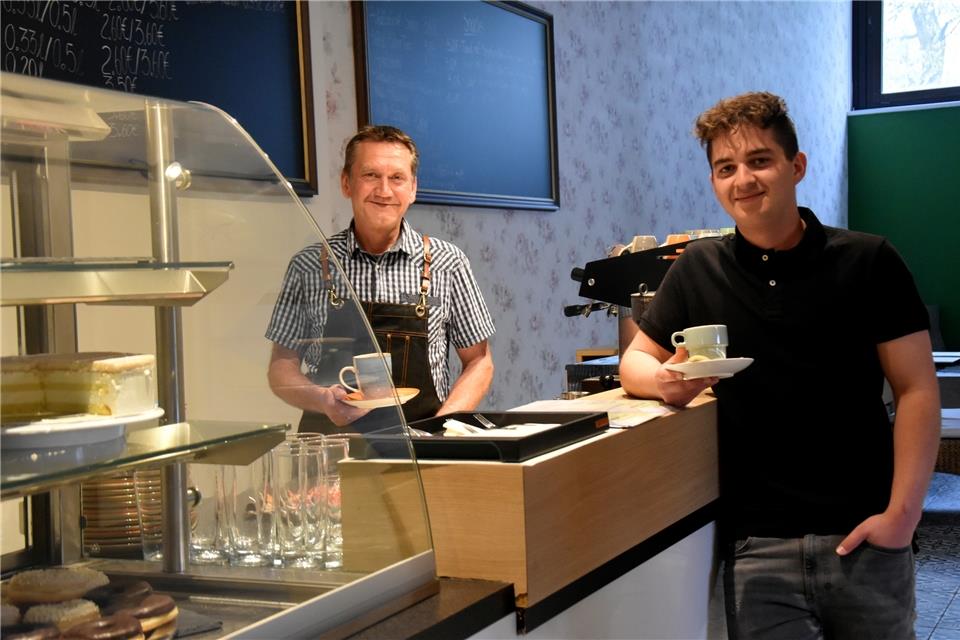 Café-Leiter Jörg Brosowski (links) und Pächter Alessandro Dietrich freuen sich auf den offiziellen Start am Sonntag.