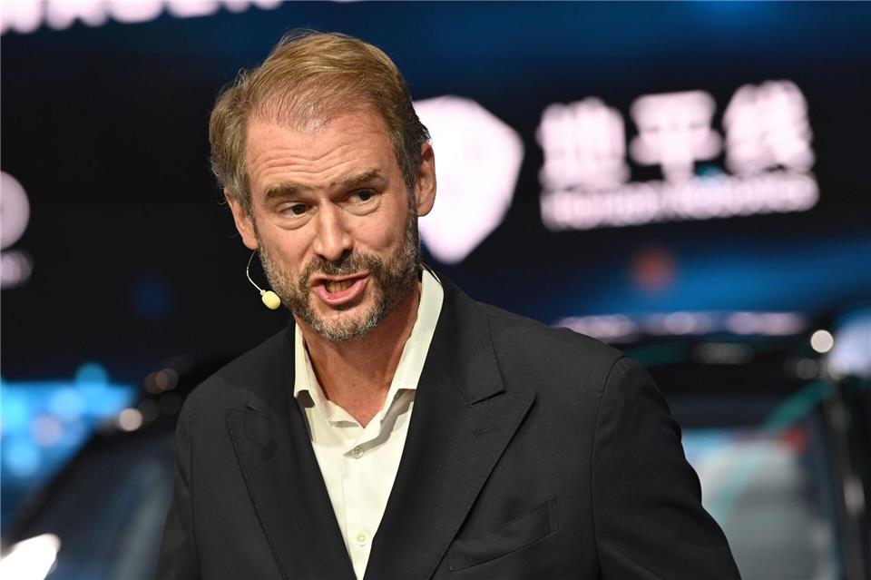 Cariad-Chef Bosch bezeichnete die neuen Produkte als KI-Chips. Johannes Neudecker/dpa