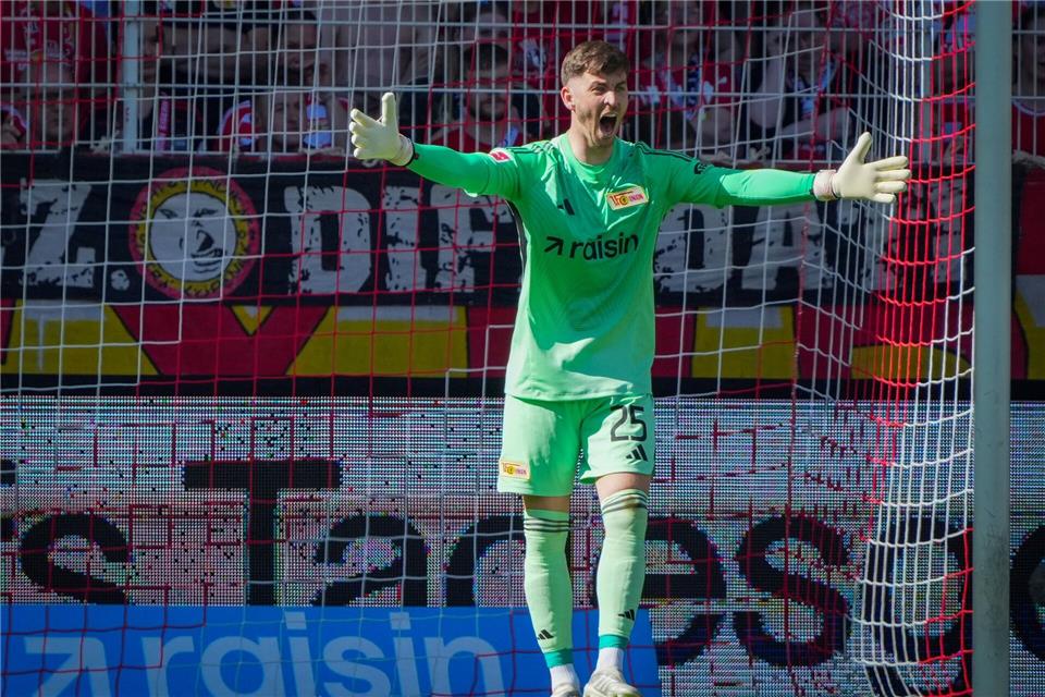 Carl Klaus feiert eine ordentliche Premiere in der Union-Startelf. Soeren Stache/dpa