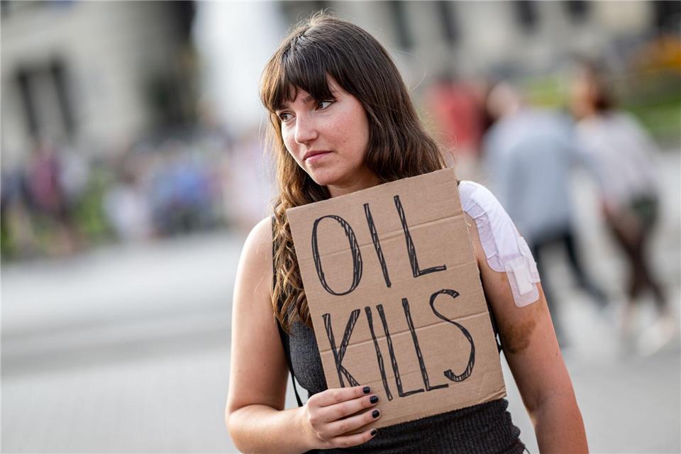 Carla Hinrichs erklärt das Ende der Letzten Generation unter diesem Namen (Archivbild)Fabian Sommer/dpa