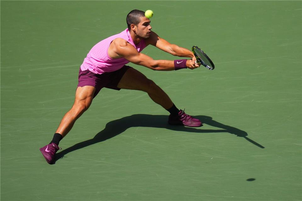 Carlos Alcaraz fehlen noch zwei Siege zum US-Open-Titel.Heather Khalifa/AP/dpa