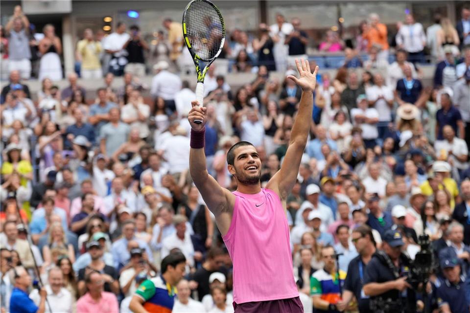 Carlos Alcaraz möchte im Finale der US Open Jannik Sinner als Nummer eins der Welt ablösen.Seth Wenig/AP/dpa