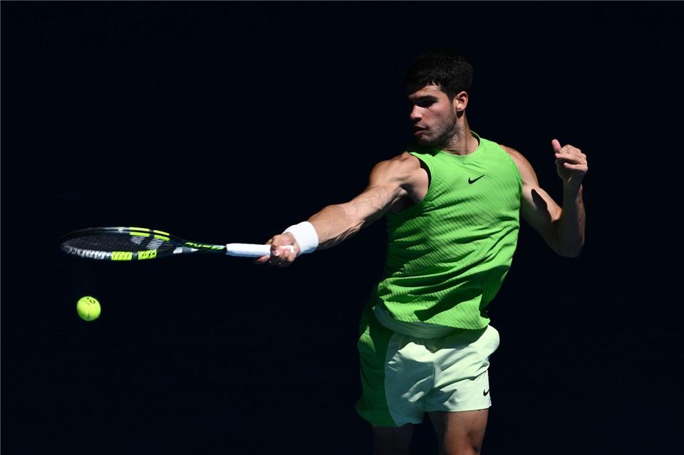 Carlos Alcaraz steht in Melbourne im Achtelfinale.Joel Carrett/AAP/dpa