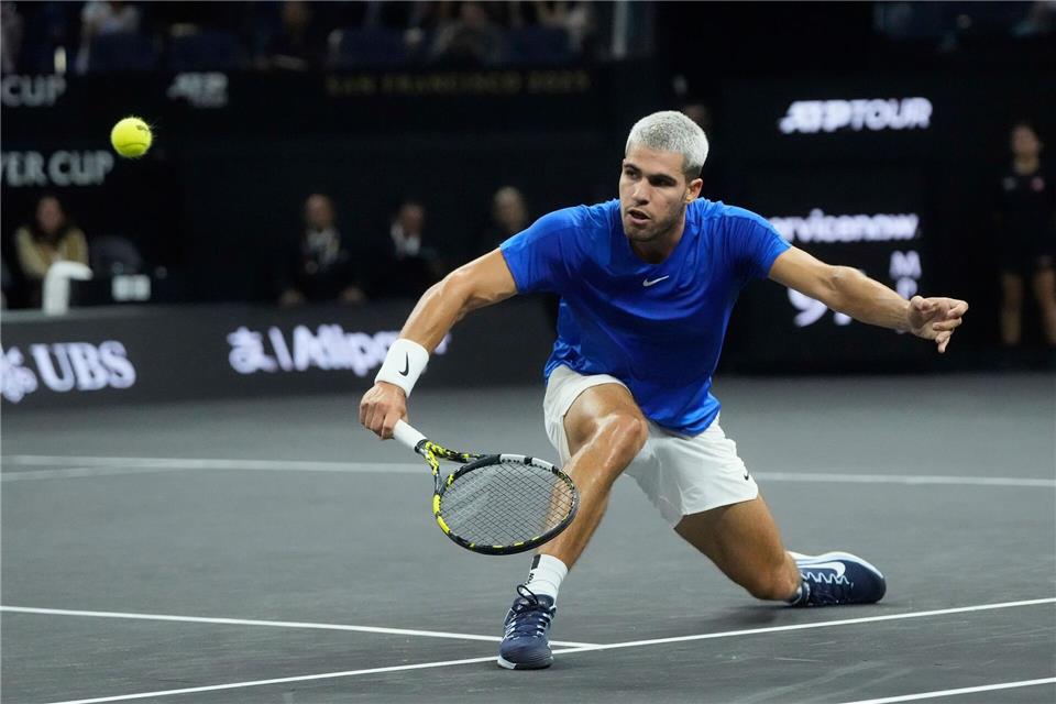 Carlos Alcaraz war gegen den US-Amerikaner Taylor Fritz chancenlos.Jeff Chiu/AP/dpa