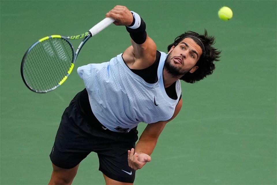 Carlos Alcaraz wird bei den US Open immer dominanter. Yuki Iwamura/AP/dpa
