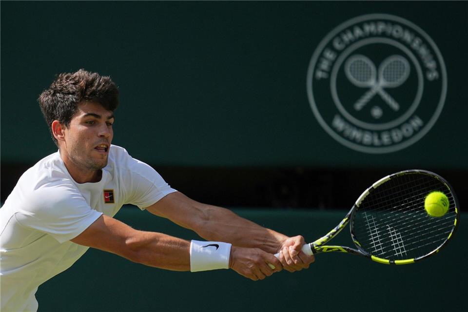 Carlos Alcaraz wird nicht beim Turnier in Wimbledon aufschlagen. (Archivbild)Kin Cheung/AP/dpa