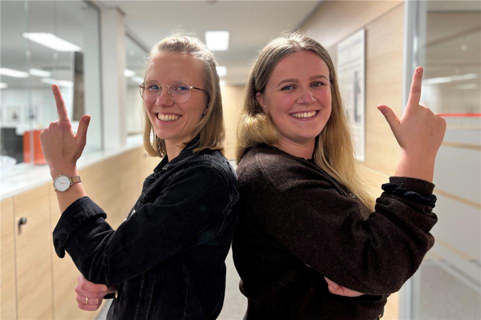 Carolin Hying (links) und Nele Grave gehören als Beisitzerinnen dem Vorstand der Gemenwirther Schützen an.