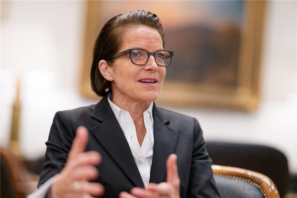 Caroline von Kretschmann, geschäftsführende Gesellschafterin des Hotels „Europäischer Hof Heidelberg“, ist ein Tiktok-Star - ihre Videos werden zum Teil millionenfach geklickt.Uwe Anspach/dpa