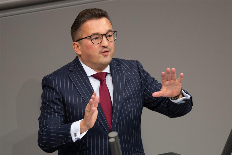 Carsten Körber (CDU) sieht auch im Fall einer VW-Schließung eine Zukunft für den Automobilbau in Zwickau. (Archivbild) Markus Lenhardt/dpa