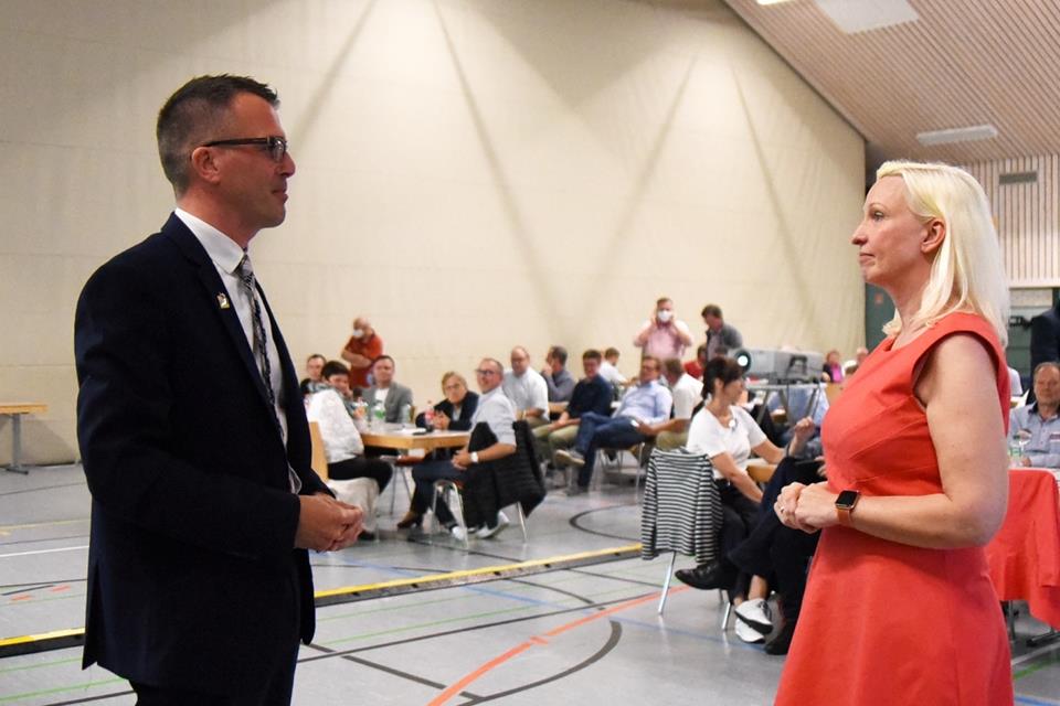 Carsten Wendler gehörte am Sonntag zu den frühen Gratulanten Dagmar Jeskes. Seit 1999 war Wendler Mitglied des Gemeinde- und Stadtrats. Während der nächsten Wahlperiode gehört er dem Gremium nicht mehr an.