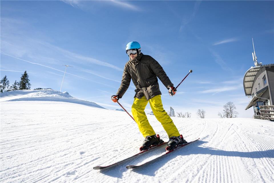 Carver, All-Mountain, Freeride – die Qual der Wahl: Für Piste, Gelände oder Tiefschnee gibt’s jeweils den passenden Ski.picture alliance / dpa-tmn