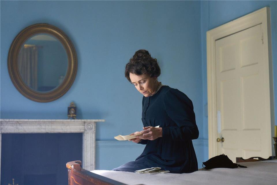 Cassandra Austen (Keeley Hawes) möchte die alten Briefe ihrer Schwester Jane vernichten.---/ARTE France/dpa