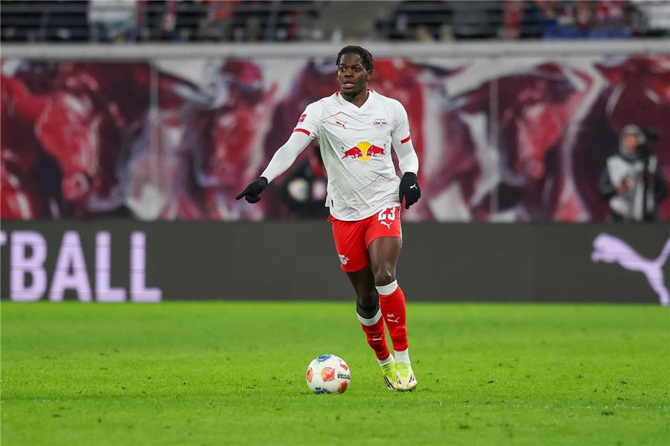 Castello Lukeba fehlt RB Leipzig vorerst wegen einer Verletzung. (Archivbild) Jan Woitas/dpa