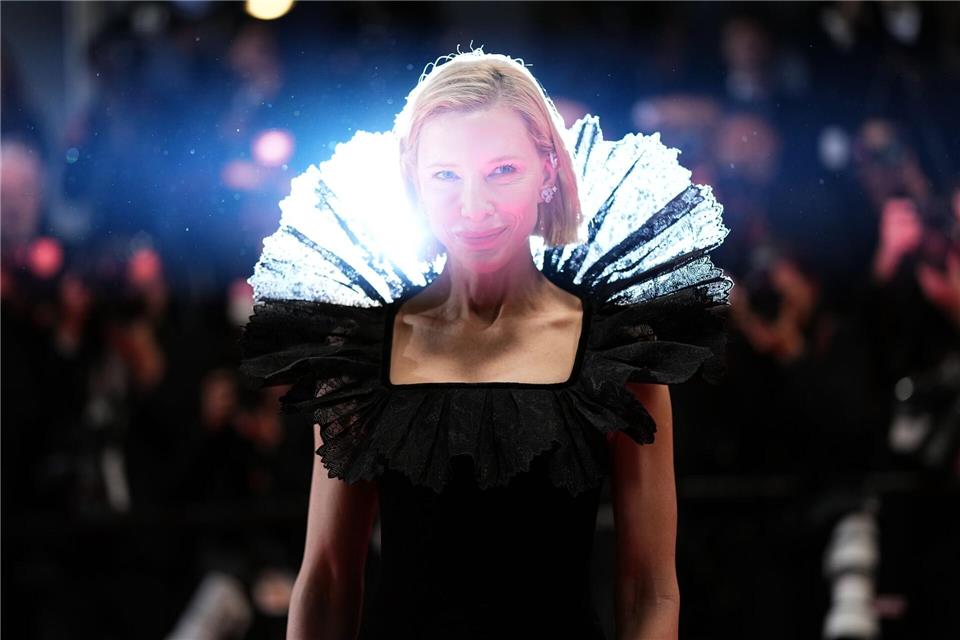 Cate Blanchett posiert für Fotografen bei der Ankunft zur Premiere des Films „Paper Tiger“ bei den 79. Internationalen Filmfestspielen in Cannes.Scott A Garfitt/Invision/AP/dpa
