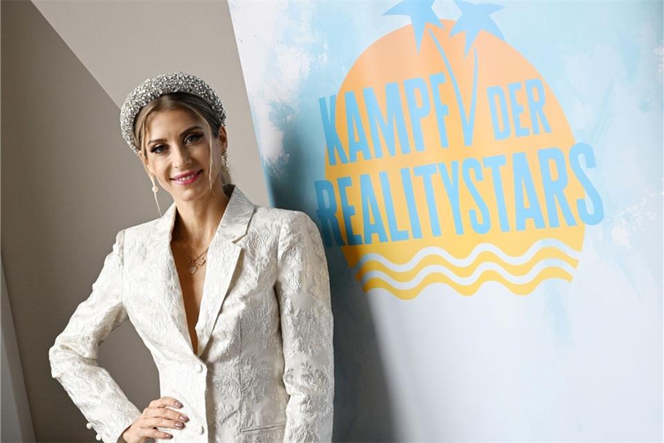 Cathy Hummel moderiert die Dokusoap "Kampf der Realitystars" bei RTLzwei.