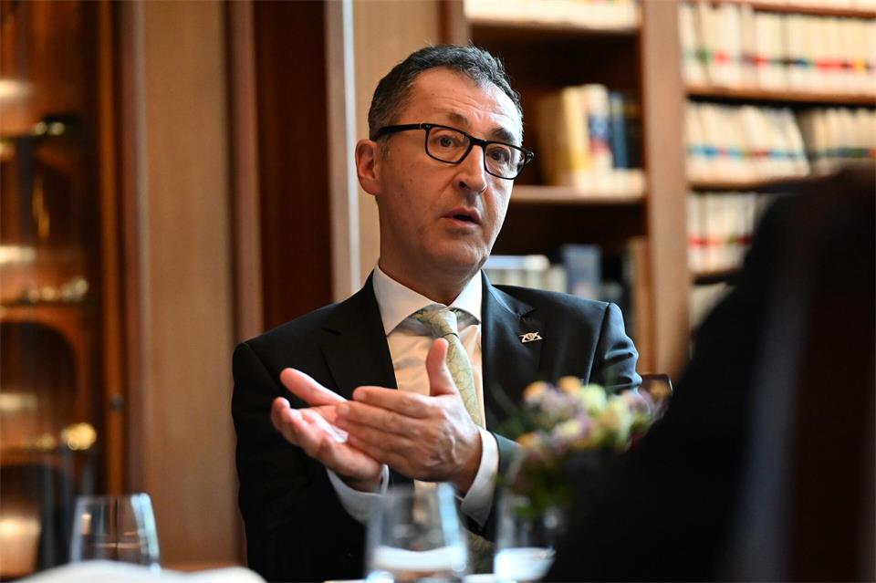 Cem Özdemir (Grüne) aus Baden-Württemberg ist der erste Ministerpräsident eines deutschen Bundeslandes mit Wurzeln in der Türkei. (Archivfoto)Jennifer Kramer/dpa