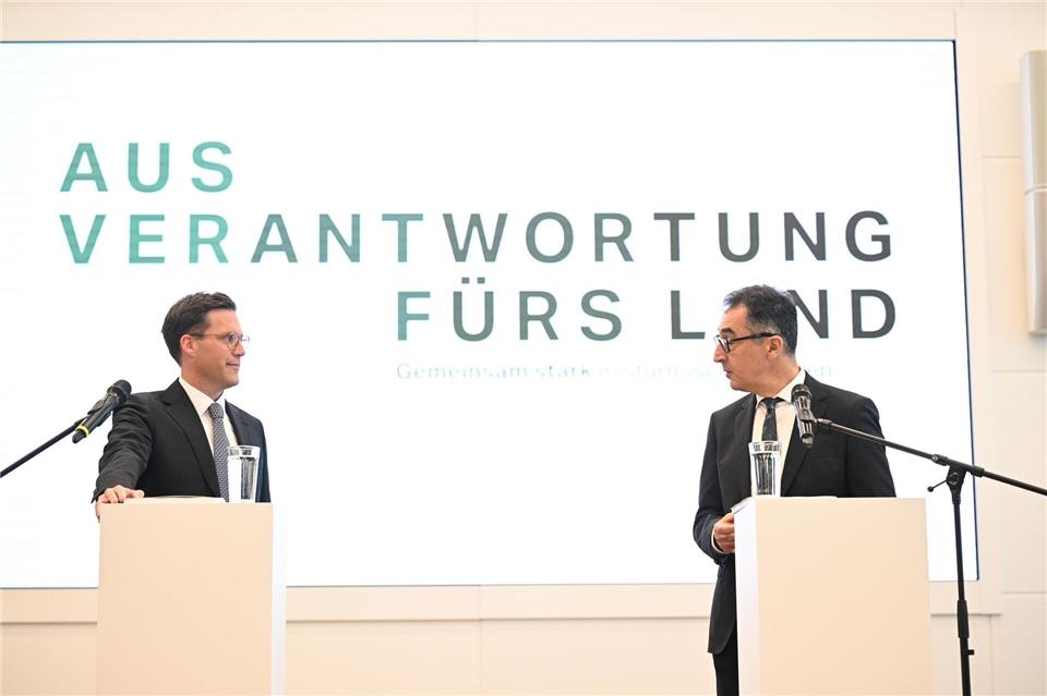 Cem Özdemir (Grüne) und Manuel Hagel (CDU) haben die Inhalte des Koalitionsvertrags vorgestellt. Bernd Weißbrod/