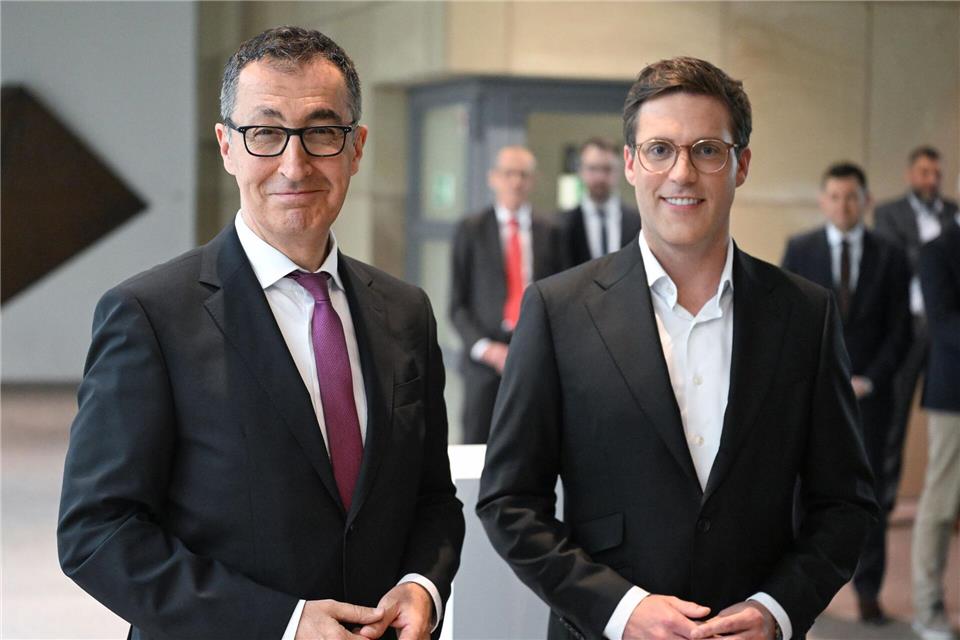 Cem Özdemir (Grüne) und Manuel Hagel (CDU) wollen den Koalitionsvertrag am Mittwoch vorstellen. (Archivbild)Bernd Weißbrod/dpa
